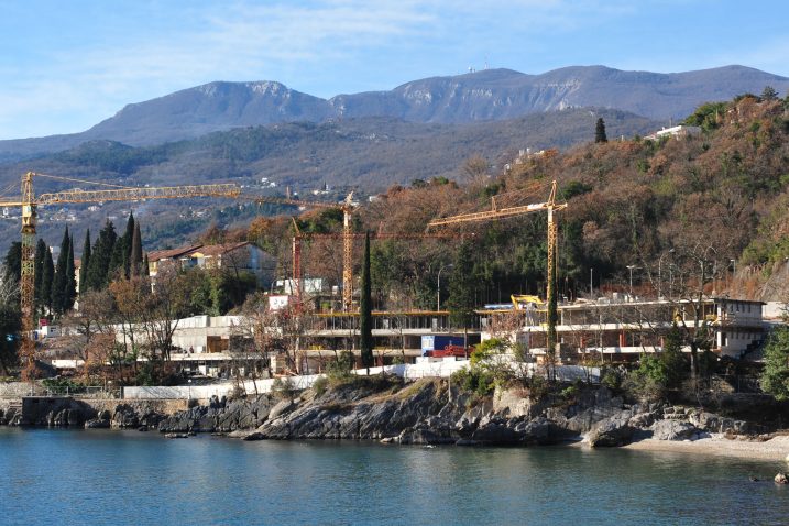 Hotel Giorgio II u izgradnji - Ičići će do ljeta dobiti veliki hotel s pogledom na Kvarnerski zaljev / Foto Marin ANIČIĆ