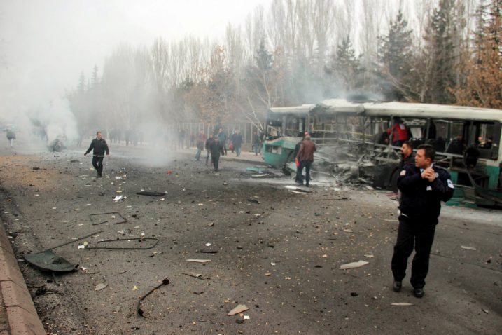 Turska novinska agencija Dogan navodi da je eksploziju uzrokovala autobomba / Reuters