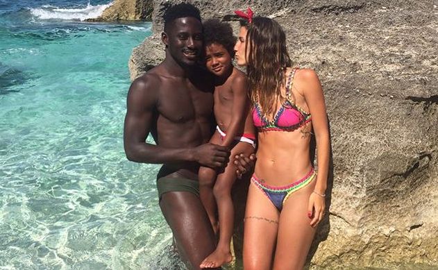 Maxwell Acosty sa suprugom Ludovicom  i petogodišnjim sinom Sebastianom  na lijepim plažama Sardinije