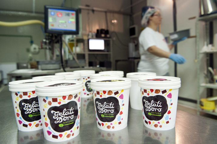 Osim sladoleda koje proizvodimo, »autor« sam i dobrog dijela strojeva uz pomoć kojih ih stvaram i pakiram a koje su od mene već otkupili i neki drugi proizvođači »ledenih slastica - pohvalio se Jurina  / Snimio Marin ANIČIĆ