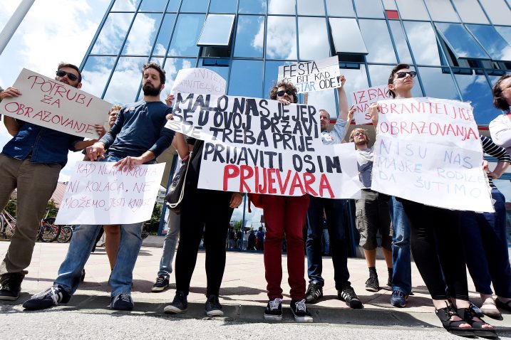 Studenti su Pravilnik iskamčili višednevnim prosvjedom u šatoru pred zgradom ministarstva / foto D. LOVROVIĆ