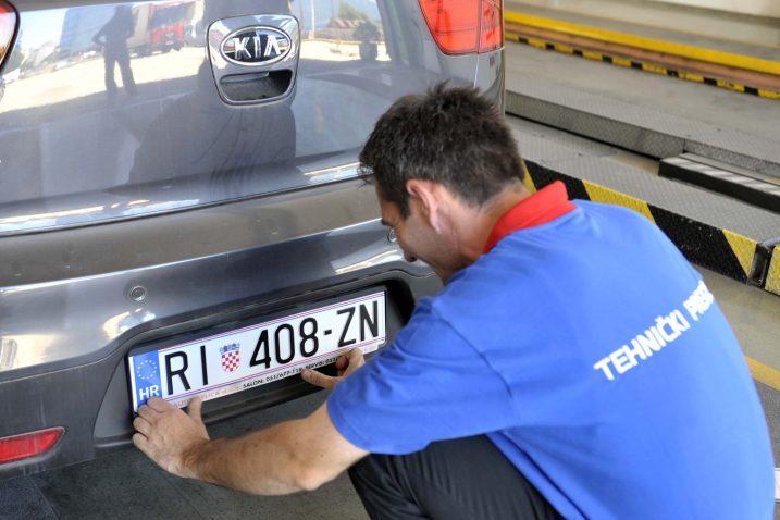 Tablice stigle i u stanice za tehnički pregled / Snimio Vedran KARUZA