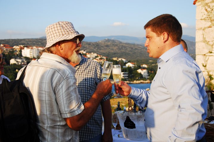 Slikar Ivan Balažević i ministar Oleg Butković  / foto N. CAR