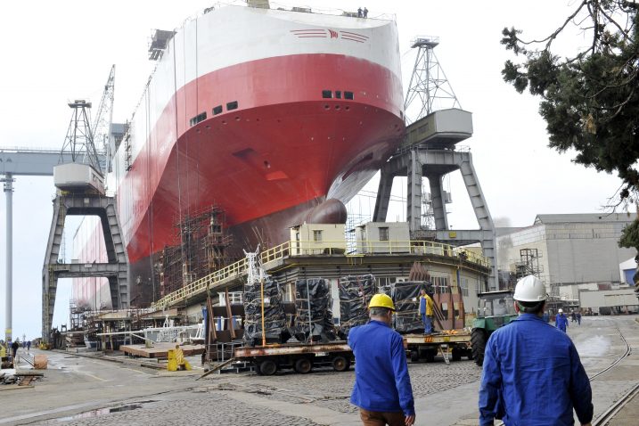 Riječ je o čeličnoj grdosiji jer ovaj car-carrier ima 13 paluba na kojima će prevoziti teret, dug je 200 i širok 32 metra, pri čemu će moći postizati brzinu od 19,5 čvora / Snimio Silvano JEŽINA