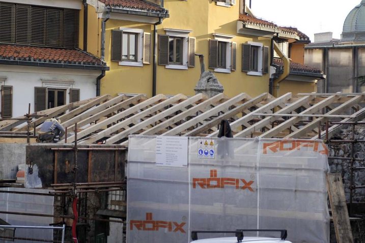 U tijeku obnova krovišta na Primorskoj kući na adresi Krojačka kućni broj 1 / Foto Ivica TOMIĆ