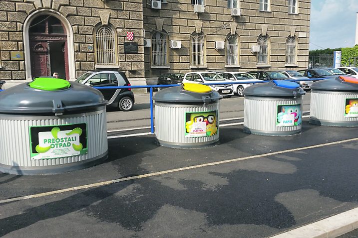 Prvi poluukopani spremnici ispred zgrade Luke Rijeka / arhiva NL