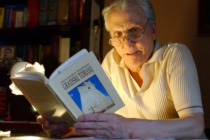 Alessandro Damiani s knjigom »Gradski toranj« / Foto Arhiv