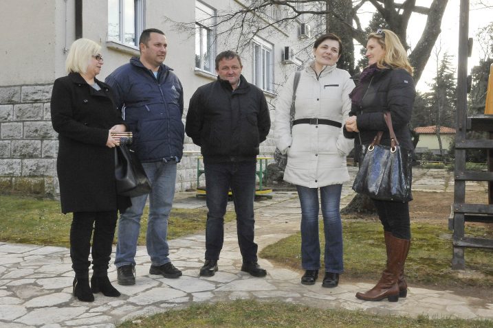 Ogorčeni roditelji  / snimio  S. Drechsler