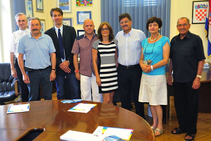 Organizatori Dana Grada – velečasni Petar Belanić, Dušan Mušćo, Fernando Kirigin, Vjeko Alilović, Suzi Petričić, Ivo Dujmić, Marina Gašparić i pater Ivan Tambolaš / Foto M. Aničić