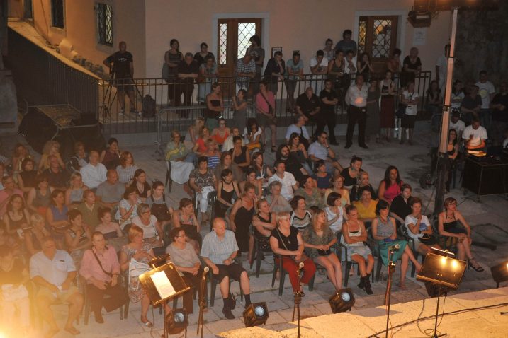 Većinu publike činile su žene, ali "Monologe" bi trebali čuti i muškarci / Foto Sergej Drechsler