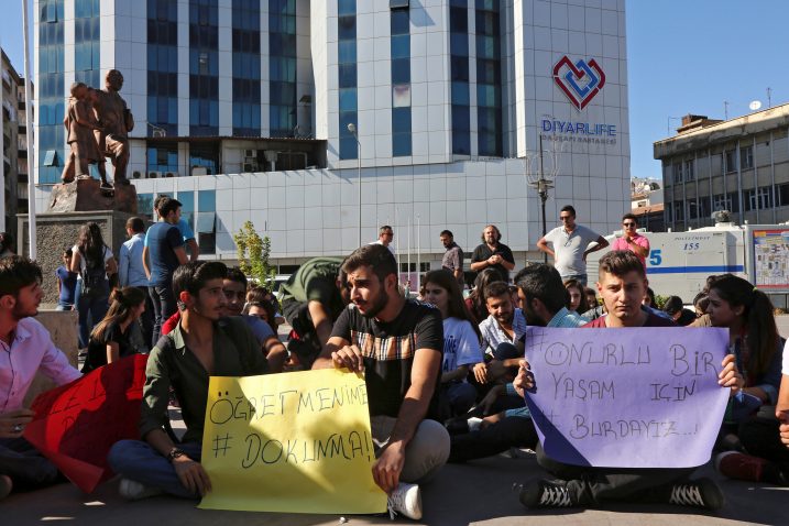 Prosvjed protiv otpuštanja nastavnika / Reuters