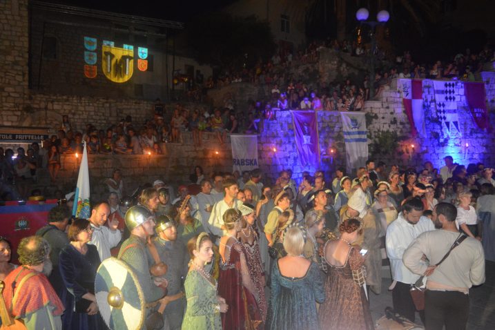 Rab se još jednom nenadmašno maskirao u srednji vijek / Foto I. BALEN