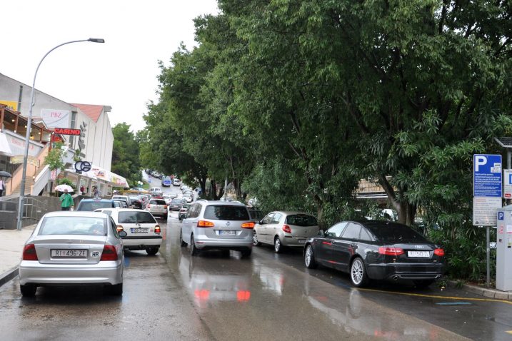 Zona u kojoj će se parkiranje naplaćivati i izvan ljetne sezone  / snimio M. TRINAJSTIĆ