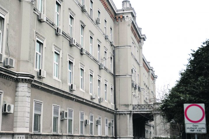 Sindikat zdravstva apelira na na Vladu i Sabor da se donesu izmjene Ovršnog zakona i da se omogući isplata božićnica i regresa na zaštićeni račun / Foto Vedran KARUZA