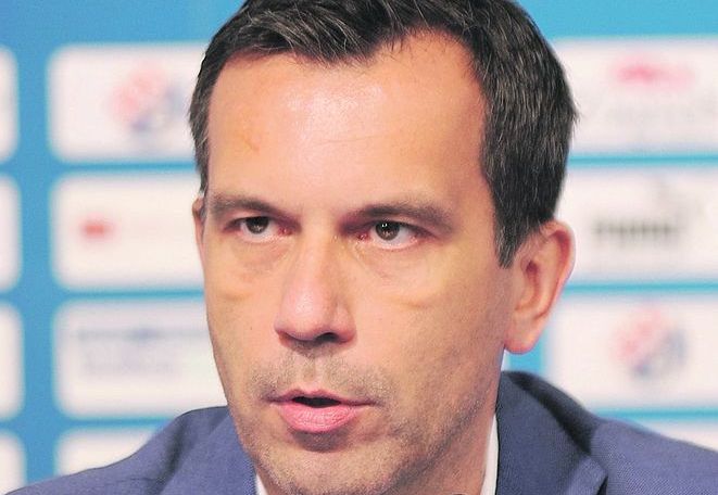 Umjesto suđenjem, odgovorni iz Maksimirske 128 predvođeni Tomislavom Svetinom, trebali bi se baviti igrom svoje momčadi / Foto Nenad REBERŠAK