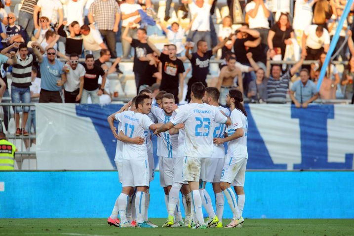 Svi za jednog, jedan za sve - Nogometaši "Rijeke" / Foto Roni BRMALJ