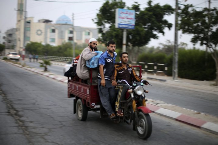 Tisuće Palestinaca zaposlenih u Izraelu moraju odsad prelaziti kroz četiri nadzorne točke kad idu na posao / Foto Reuters