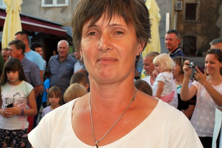 Šampionka u striži ovaca Mirjana Orlić / Snimio M. TRINAJSTIĆ