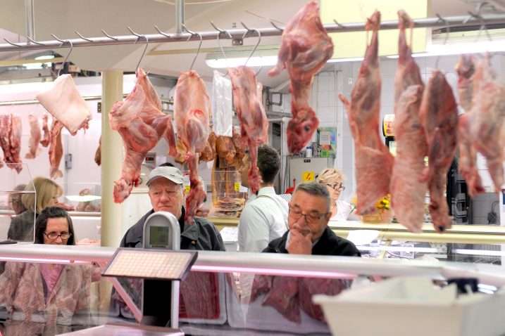 Ponuda na riječkoj placi je dobra, ali što će doći do stola diktira novčanik / snimio V. Karuza