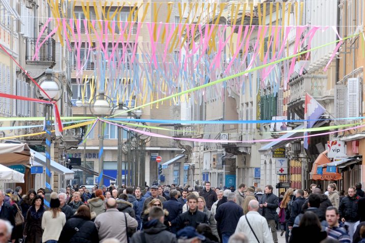 Središte grada prigodno ukrašeno za šesto godišnje dob / Foto M. GRACIN