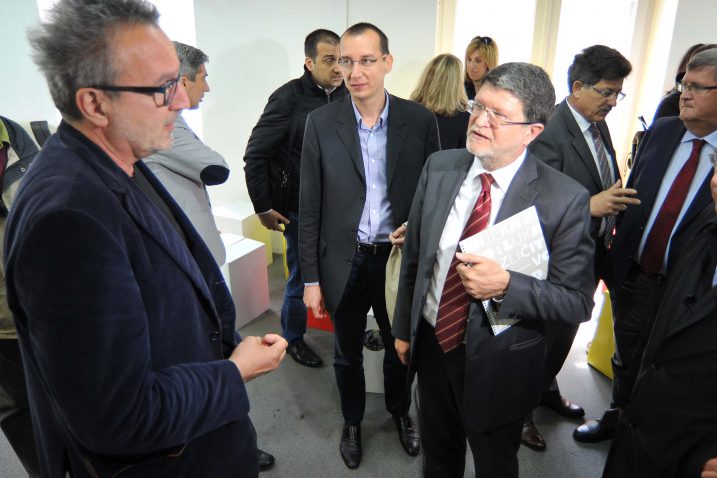 Tonino Picula s riječkim kulturnjacima / Snimio Sergej Drechsler