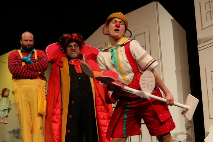 Jerko Marčić(Geppetto), Denis Brižić(Manjafogo) i Elena Brumini (Pinocchio)