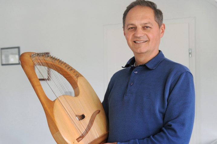 Prof. Baldo Mikulić ne dvoji - pjevati može i zna svatko / Foto Darko JELINEK