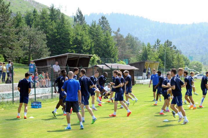Foto v. Karuza