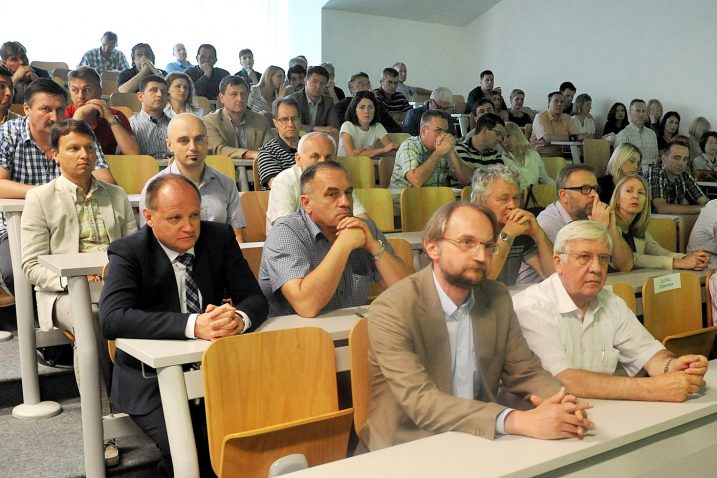 Odlično posjećena tribina »Oprema za 21. stoljeće – Sveučilište za gospodarstvo« / Foto I. TOMIĆ
