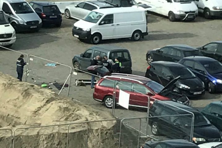 Policija pored automobila kojim je mušakarac ušao u pješačku zonu / Reuters