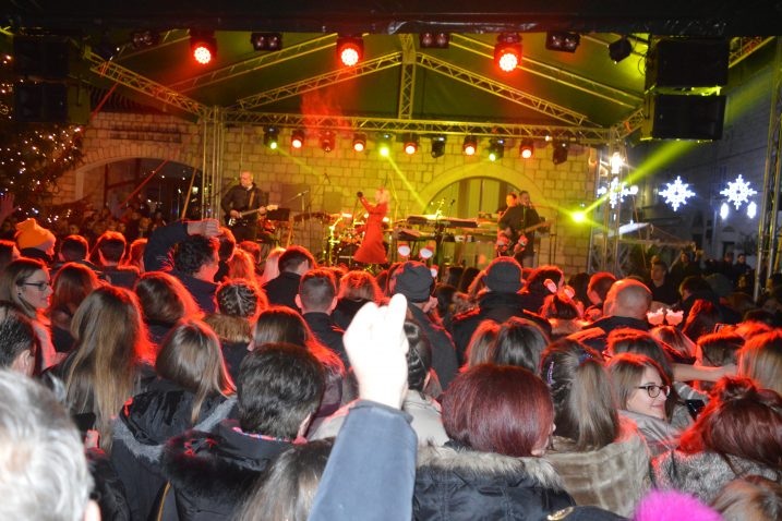 Rabljani su ušli u 2017. uz koncert Jelene Rozge na Trgu Municipium Arba / Foto I. BALEN