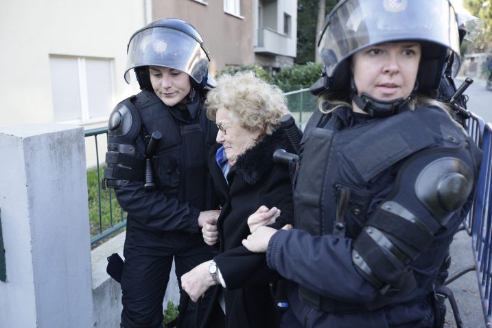 Sve učestaliji prizor u Hrvatskoj – prisilna iseljenja uz pomoć policije / Foto: D. MATIĆ/CROPIX