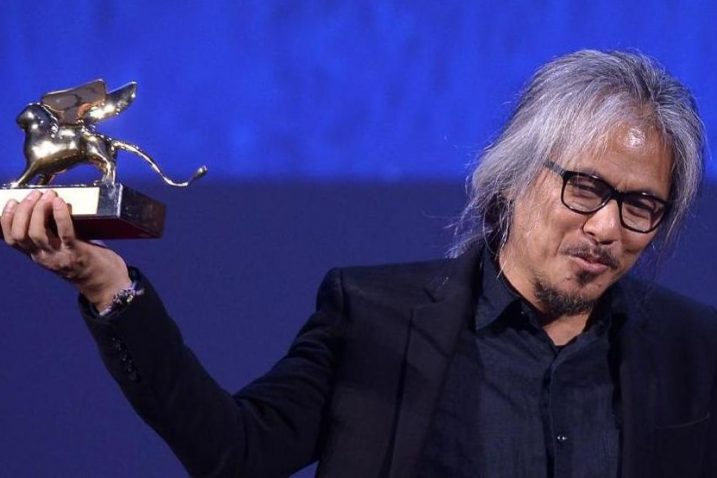Lav Diaz sa svojim Zlatnim lavom / Foto Reuters