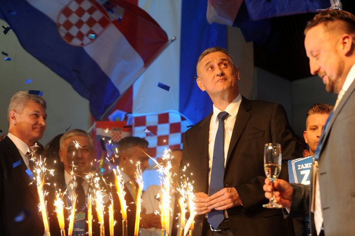 U izbornoj noći šampanjcem i tortom HDZ je slavio relativnu pobjedu /  D. KOVAČEVIĆ