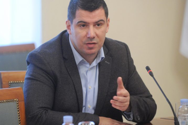 'Ja vam nisam prijetio fizički nego Vas upozoravam da nemate pravo propitivati motive mojih ulazaka ili izlazaka iz sabornice. Nemojte to raditi', rekao je Grmoja Jandrokoviću / Snimio Darko JELINEK