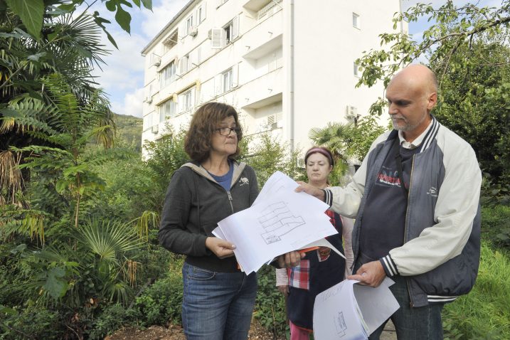 Predstavnik stanara zgrade Ervin Kučić upozorava na mnoge propuste u projektu  / snimio  S. JEŽINA