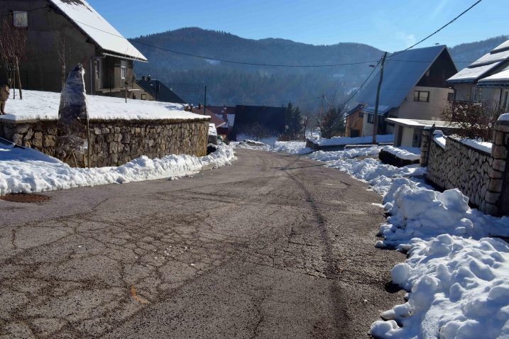 Rekonstrukcija ceste i parkiralište u lokvarskim Njivicama na red će doći dogodine / arhiva NL