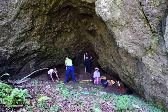 Istraživanja u Tetinioj jami nedaleko Lukovdola / Foto Marinko KRMPOTIĆ