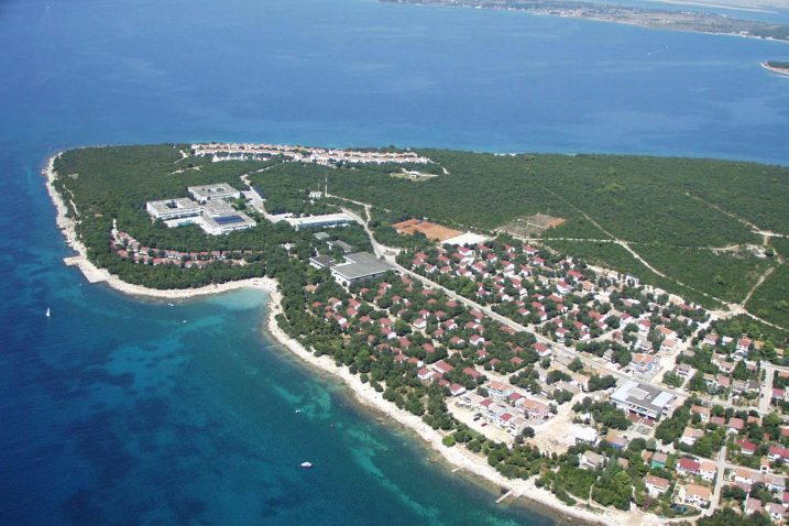 Za atraktivno zemljište u Petrčanima lako su pronašli kupca / Foto  CROPIX