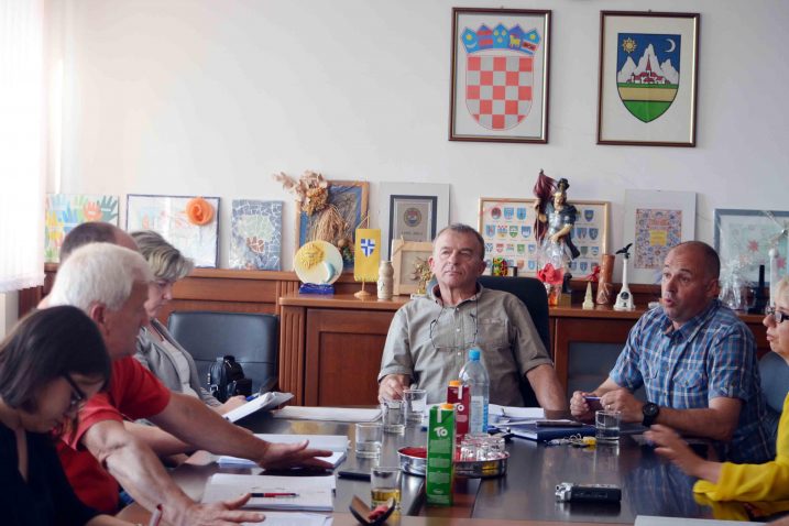 SDP smatra da  rukovodstvo Ravne Gore na čelu s Mišelom Šćukom (desno) ne radi dobro / Snimio Marinko KRMPOTIĆ