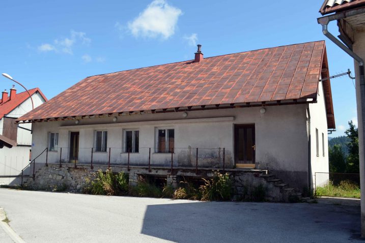 U zgradi bivše mljekare, odnosno tvornice igračaka, u centru Crnog Luga bit će uređen Volonterski centar / Snimio Marinko KRMPOTIĆ