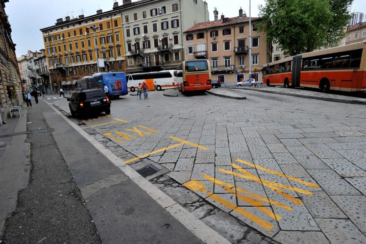 Nova taksi stajališta već su isrctana na Jelačićevom trgu / Foto: D. ŠKOMRLJ