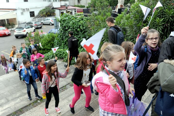Prijem se održava već 34. put, a, uz prvašiće, jednako mu se svake godine vesele i djelatnici i volonteri Crvenog križa / Snimio Vedran KARUZA