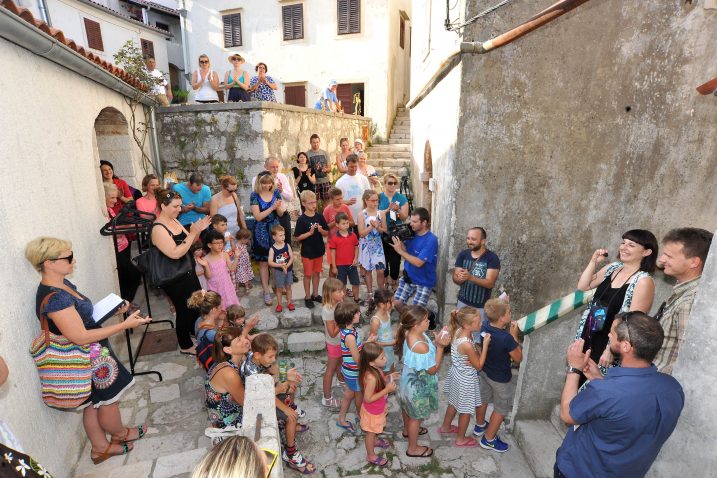 Mališani na dječjem festivalu "Džep" u Brseču / Foto Sergej Drechsler