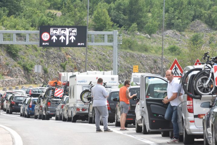 Gužva na Krčkom mostu / Foto Marin ANIČIĆ