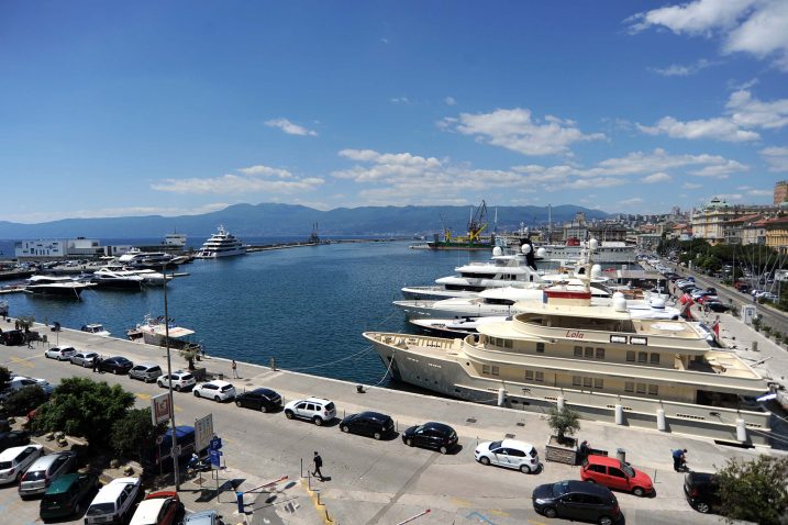 Tko bi rekao da Rijeka može postati mjesto najveće koncentracije mega luksuznih jahti u Hrvatskoj / Foto Vedran KARUZA