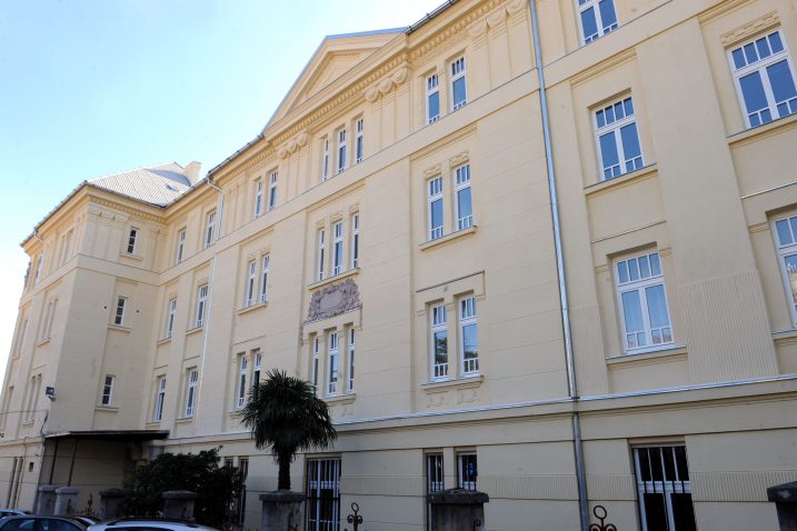 Potpuno obnovljena zgrada na Banderovu čeka useljenje Medicinske škole / Foto V. KARUZA