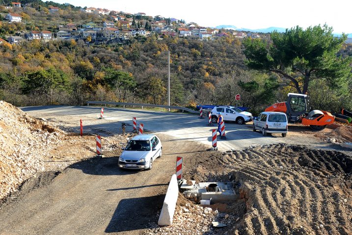 Radovi na rekonstrukciji prometnica Drenovski put i Ulice Ive Lole Ribara bit će gotovi do sredine ožujka / Foto Marko GRACIN