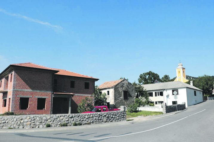 Izgradnjom kružnog raskrižja znatno će se poboljšati prometna sigurnost te smanjiti broj prometnih nesreća / Foto M. GRACIN/NL Arhiva