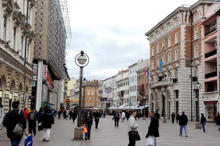 Gradska uprava bila je meta divljanja 23-godišnjaka / Snimio Vedran Karuza